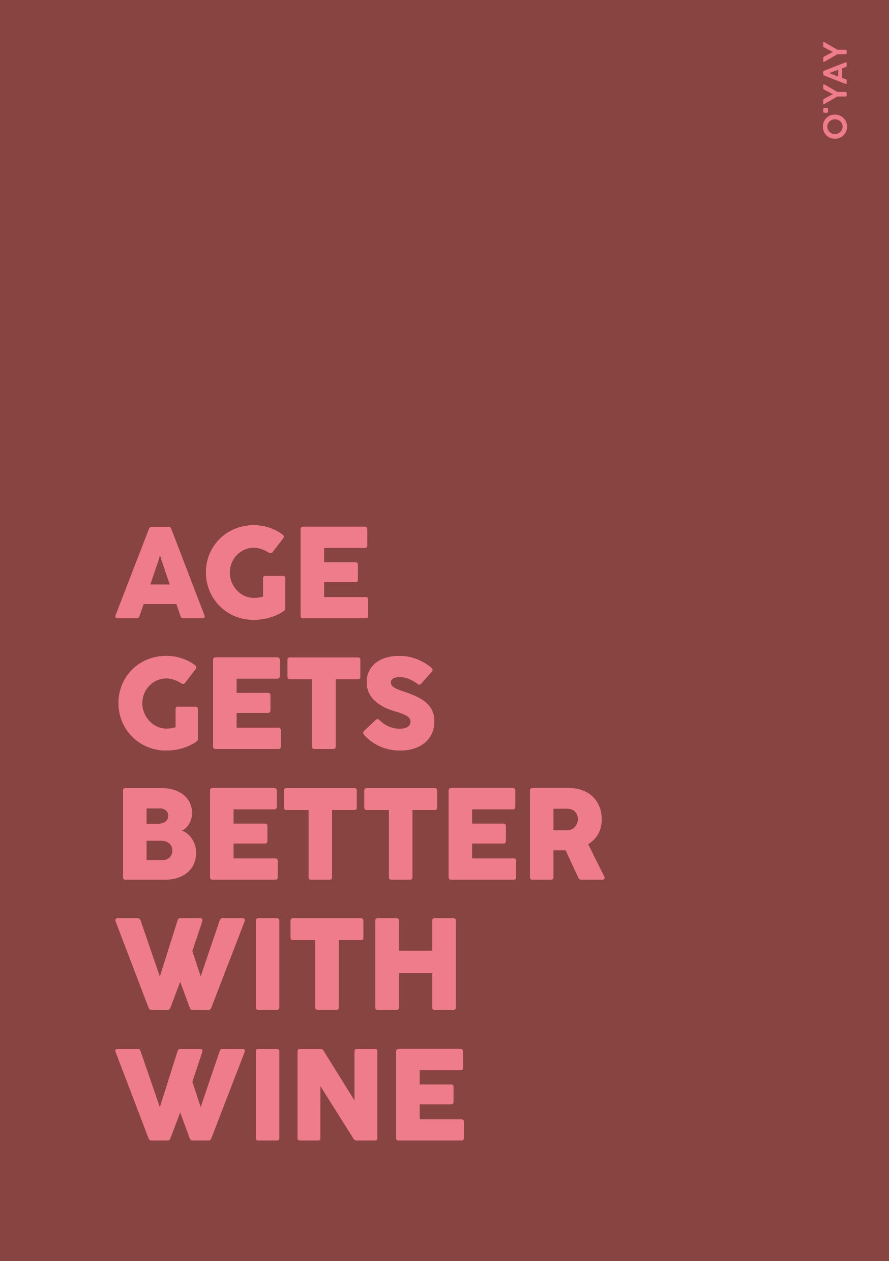Kort med teksten "Age gets better with wine" i lyserøde bogstaver på brun baggrund – humoristisk og stilrent fødselsdagskort fra O’YAY.