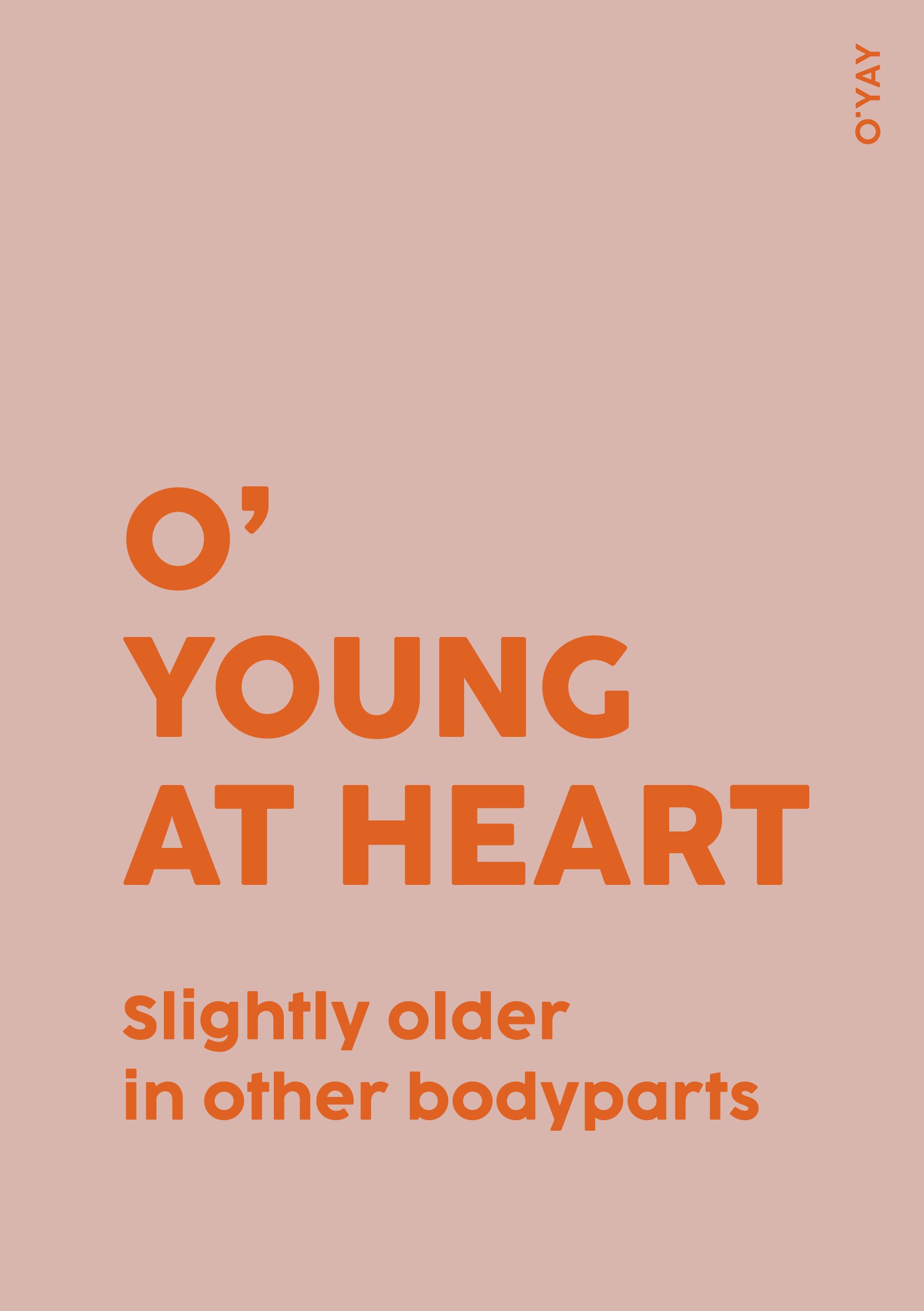 Lys rosa kort med orange tekst: "O’ Young at heart – slightly older in other bodyparts" – sjovt og kærligt kort til fødselsdag eller hverdag.