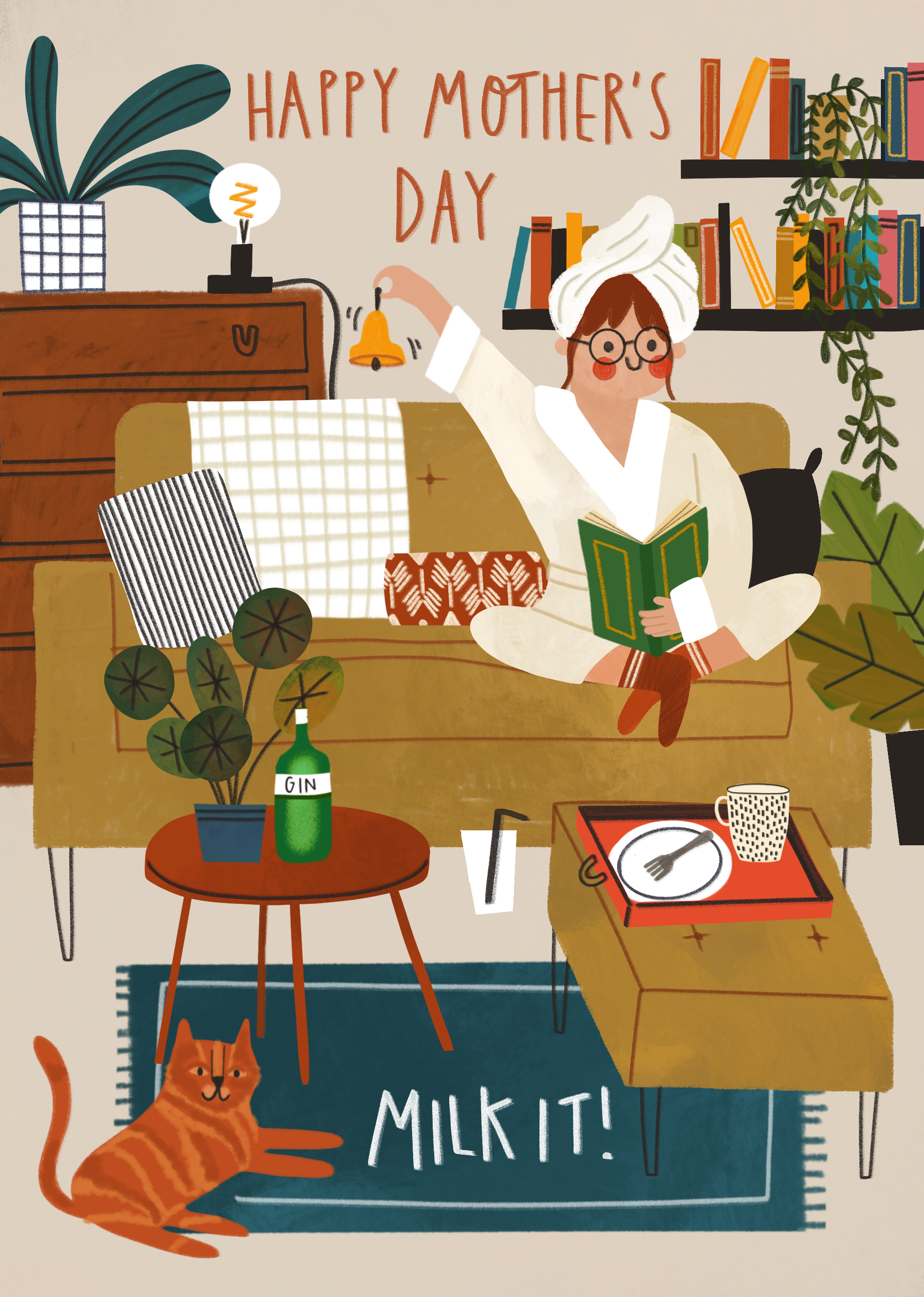 Illustration af en mor i badekåbe med håndklæde om håret, siddende på sofa med en bog og en drink, omgivet af planter, kat og indretning. Teksten "Happy Mother's Day" står øverst og "Milk it!" på tæppet – et humoristisk mors dags kort.