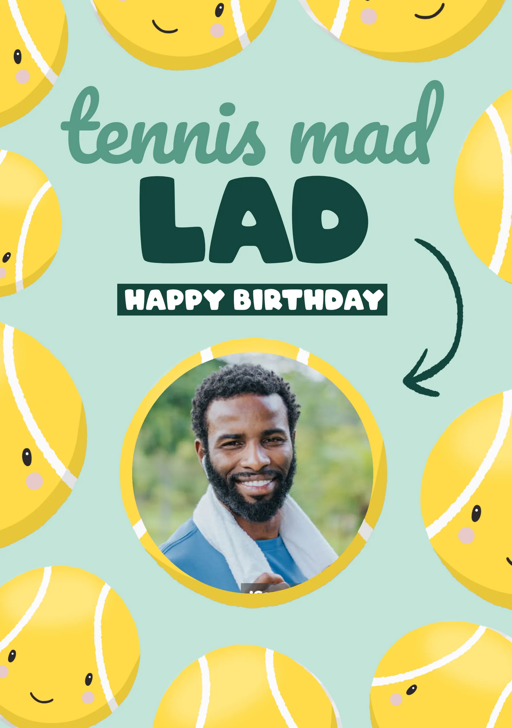 Med sine smilende tennisbolde og legesyge design er det en perfekt fødselsdagshilsen til enhver, der lever og ånder for tennissporten