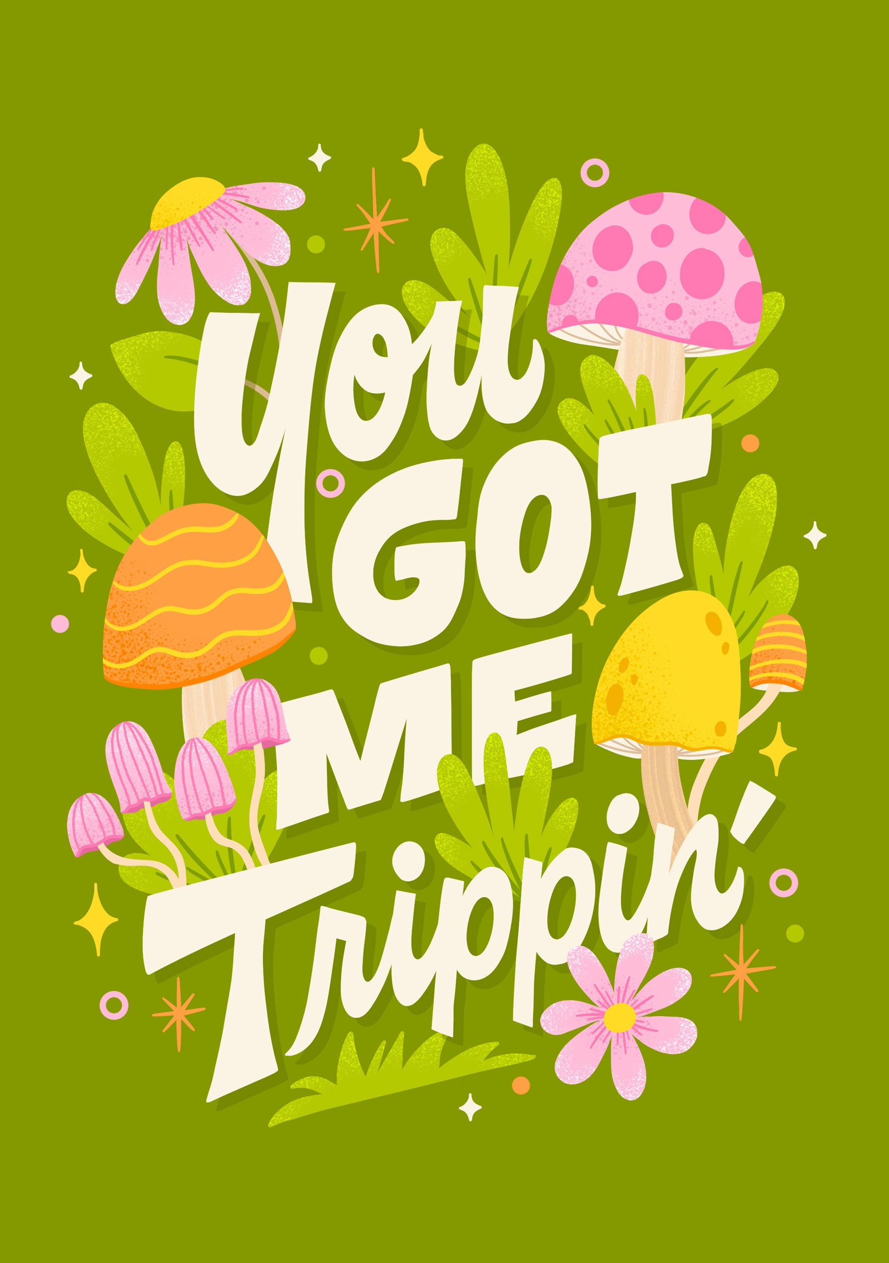 Sjovt kort med teksten "You Got Me Trippin’" omgivet af farverige svampe, blomster og blade på en grøn baggrund.